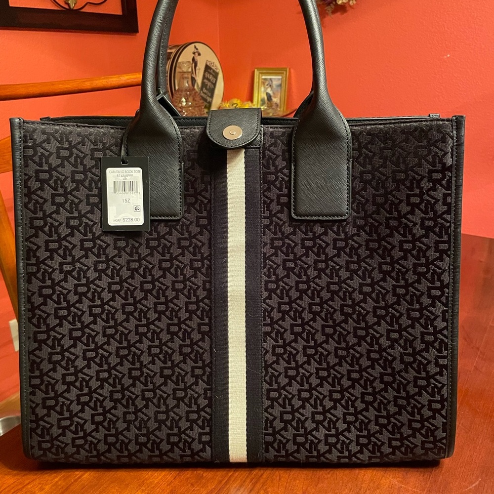 DKNY - Carlitos LG BookTote - Nice big bag for lwork or a weekend getaway bag